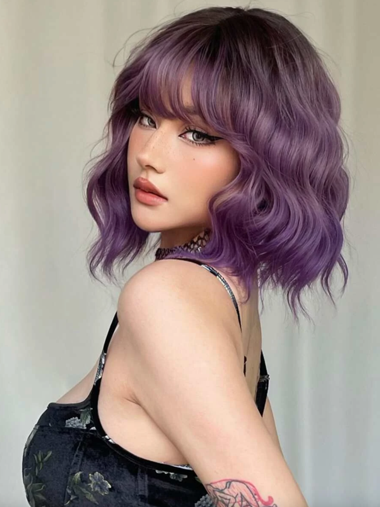 Platinum Blonde Ombre Short Body Wave Wavy Wig with Bangs