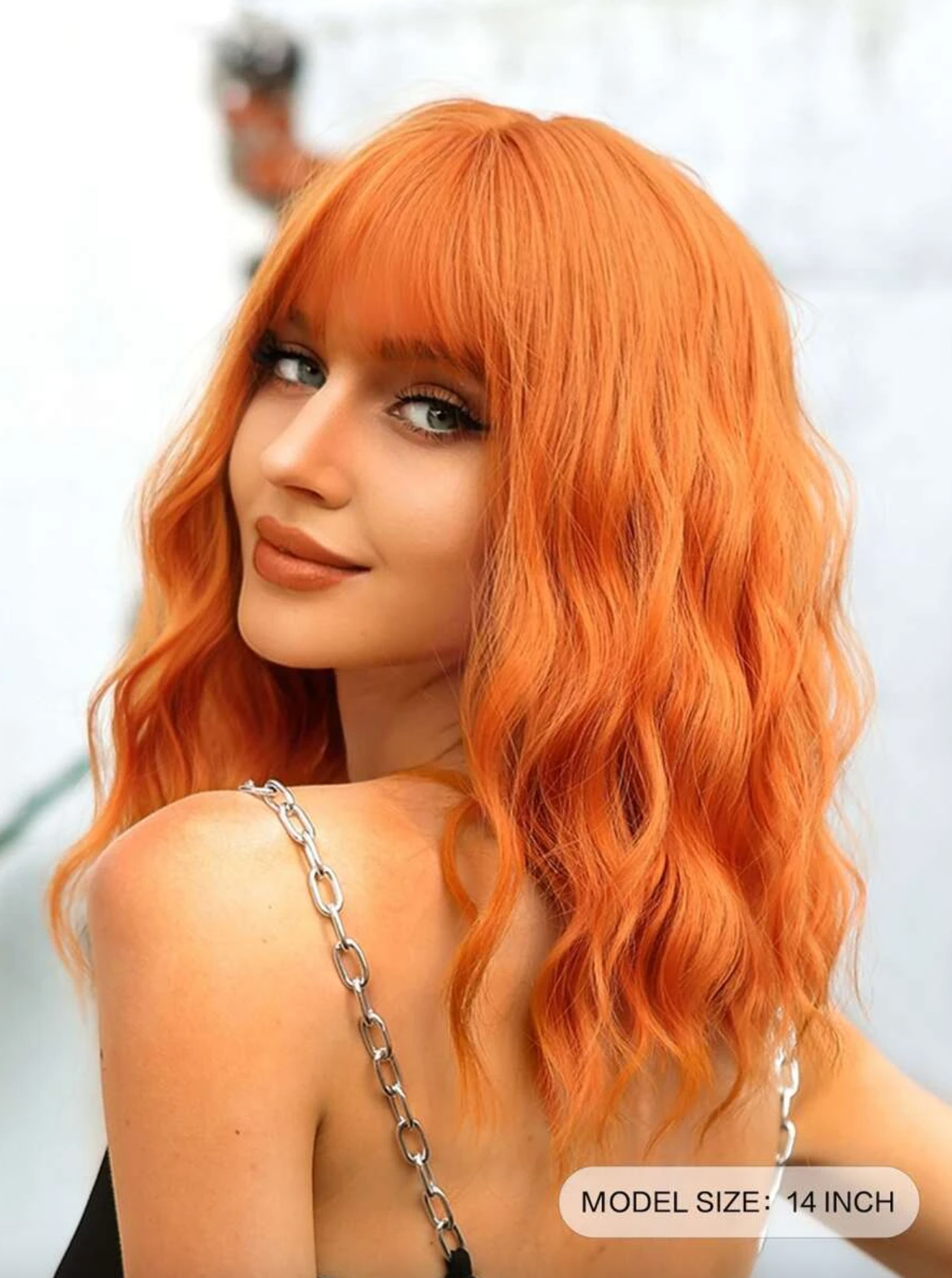Platinum Blonde Ombre Short Body Wave Wavy Wig with Bangs